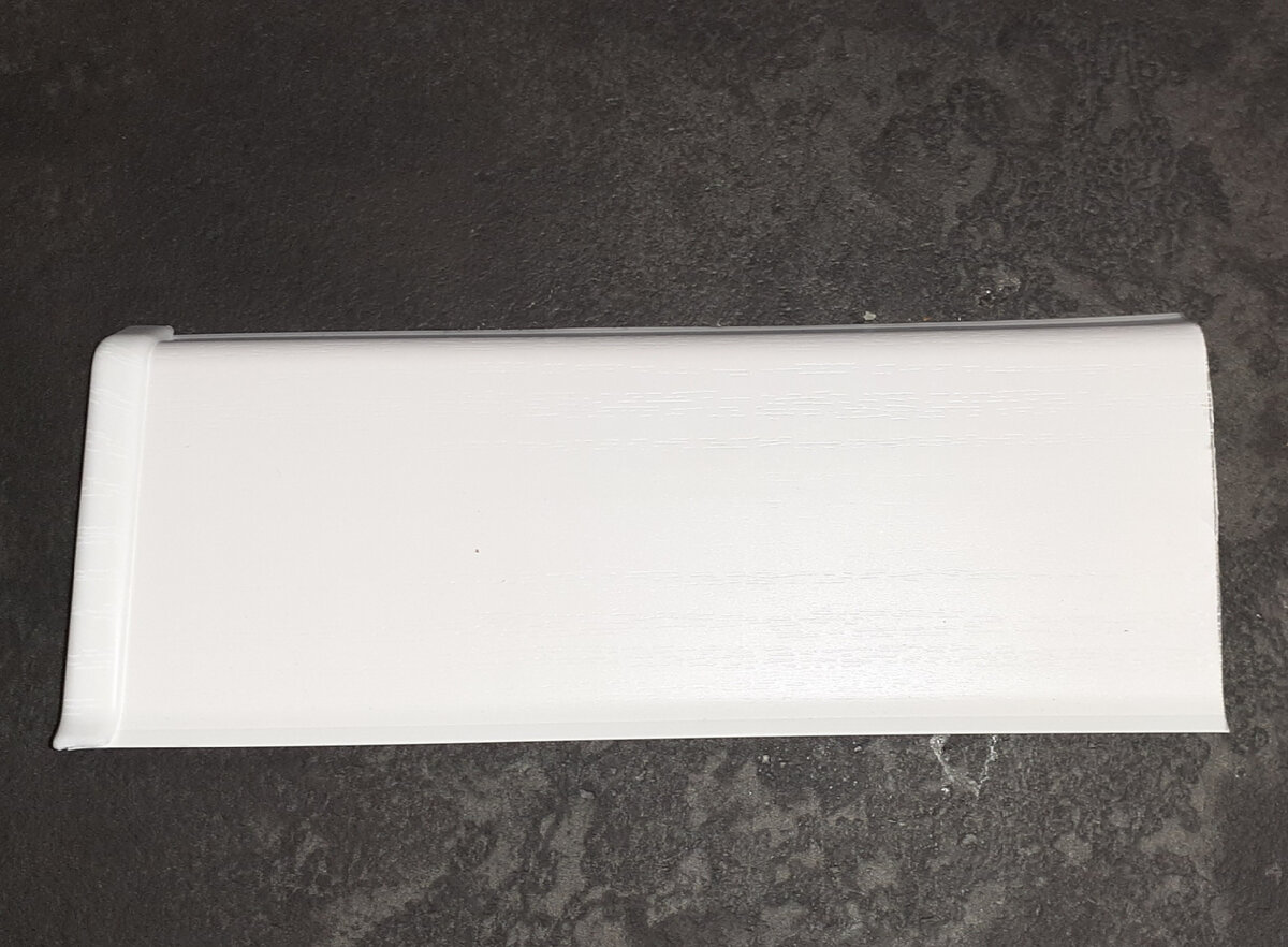 Обрезок плинтуса