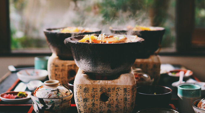 Типично в японскую кухню входит рис, мясо, овощи и рыба. 