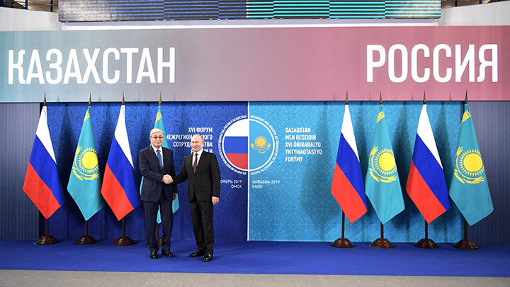 ПО СЛОВАМ ПЕСКОВА, ПУТИН И ТОКАЕВ ПРОВЕДУТ "СВЕРКУ ЧАСОВ ПО ВСЕМУ КОМПЛЕКСУ ОТНОШЕНИЙ". ФОТО: KREMLIN POOL/GLOBAL LOOK PRESS