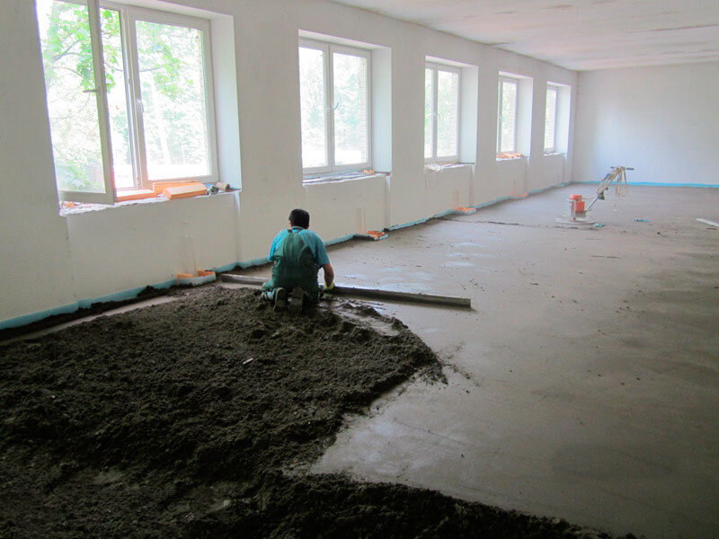 Что такое полусухая стяжка пола?