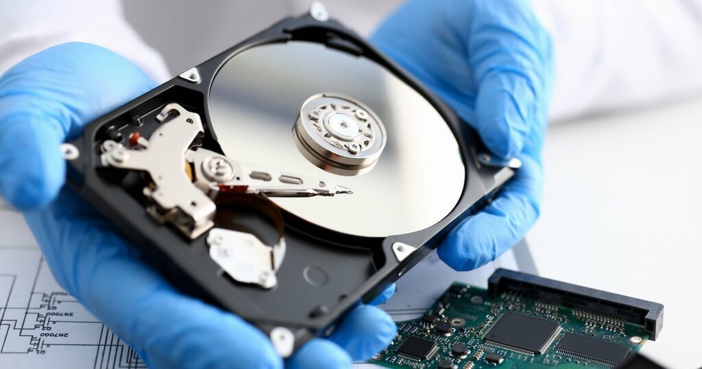 Восстановление данных с диска. Восстановление информации. Лаборатория для восстановления данных с диска. Диагностика и неисправности ссд и HDD. Обслуживание дисков картинки.