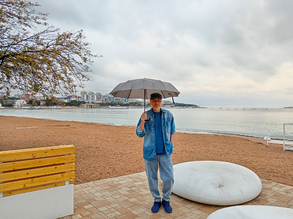 В Геленджике начались дожди, но всё ещё тёплые дни для прогулок к морю (Михаил Лекс, автор)