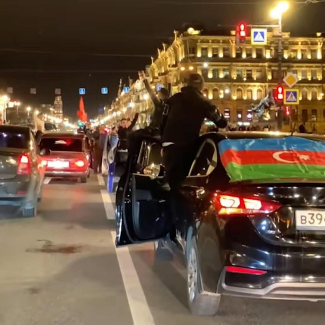 Несанкционированные автопробеги в Санкт-Петербурге. 2020 г. Фото из открытых источников сети Интернета (Яндекс-картинки).