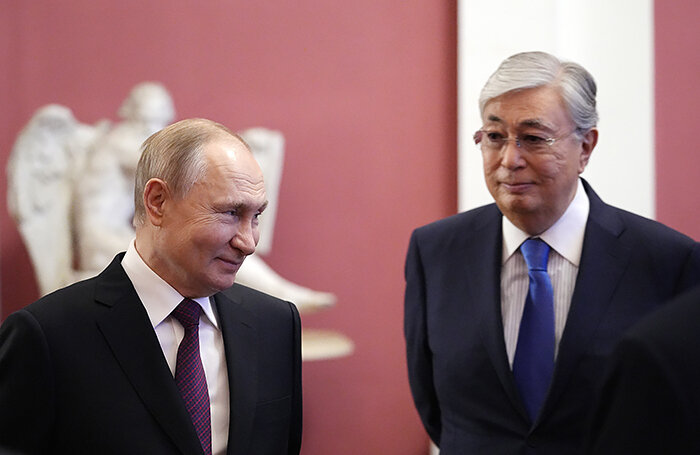    Президент РФ Владимир Путин и президент Казахстана Касым-Жомарт Токаев (слева направо). Алексей Даничев/ТАСС
