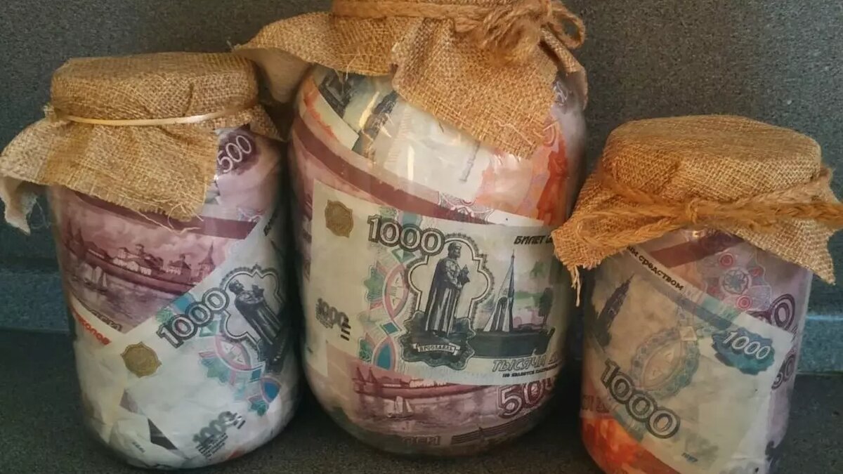     Центробанк снова ухудшил прогноз по инфляции. В 2023-ем, по его прогнозам, инфляция ускорится до 7-7,5%. Цены растут высокими темпами, сказано в квартальном докладе регулятора от 7 ноября. Как в условиях турбулентности и растущей инфляции сохранить и не обесценить свои сбережения?