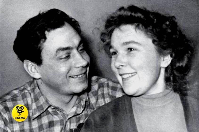 В 1953 году актёры Вера Васильева и Владимир Ушаков сыграли молодожёнов в знаменитом фильме «Свадьба с приданым». А через три года они поженились на самом деле. И прожили вместе всю жизнь.