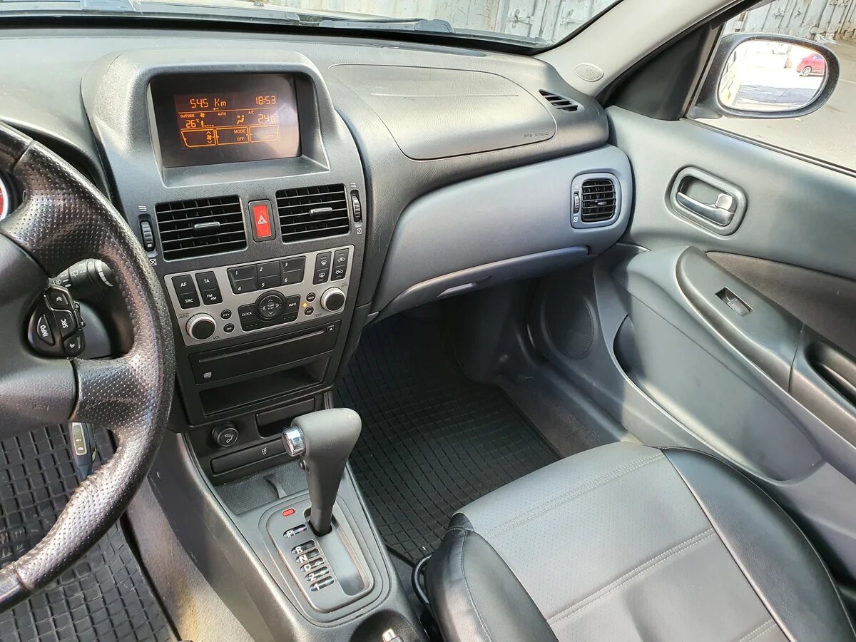 Nissan Almera n16 салон