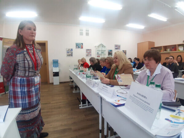    Елена ПЧЕЛЬНИКОВА отвечает на вопросы жюри