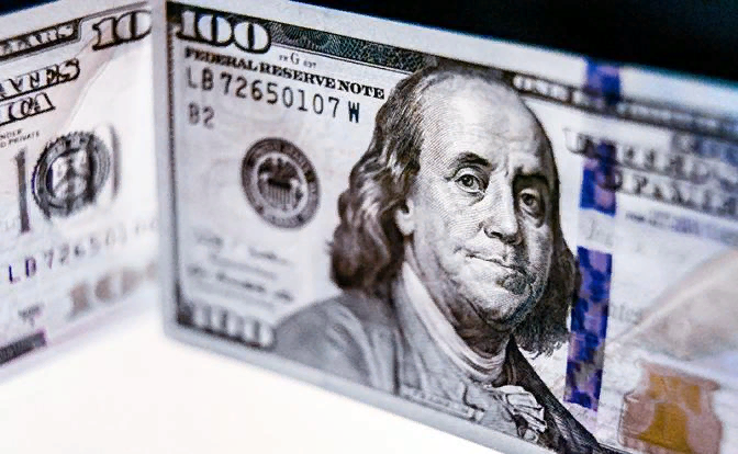 Глава Сбербанка Герман Греф заявил, что у рубля просматриваются тенденции к укреплению, а «фундаментальный курс» российской валюты составляет 85−90 за доллар.
