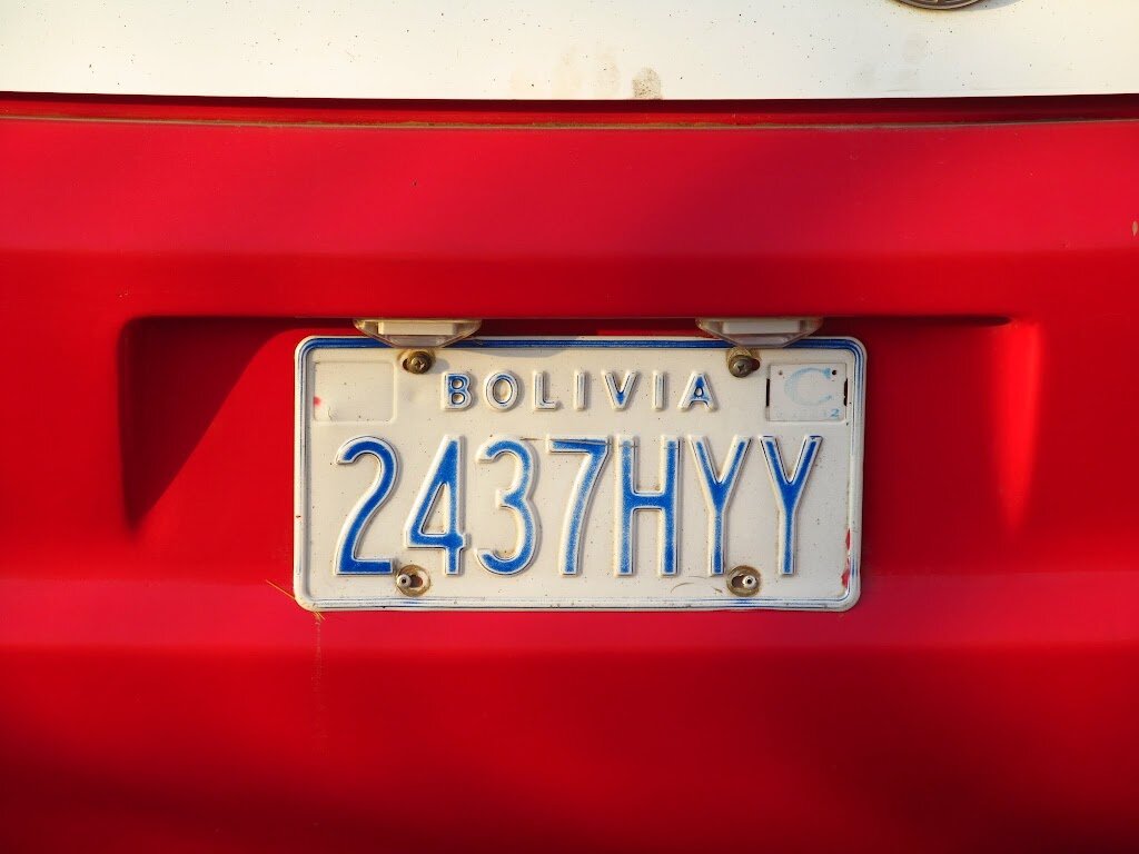 Автономера стран. Номерной знак разноцветный. Автомобильные номера Южной Америки. Номерные знаки Южной Америки. Номерной знак Ямайки.