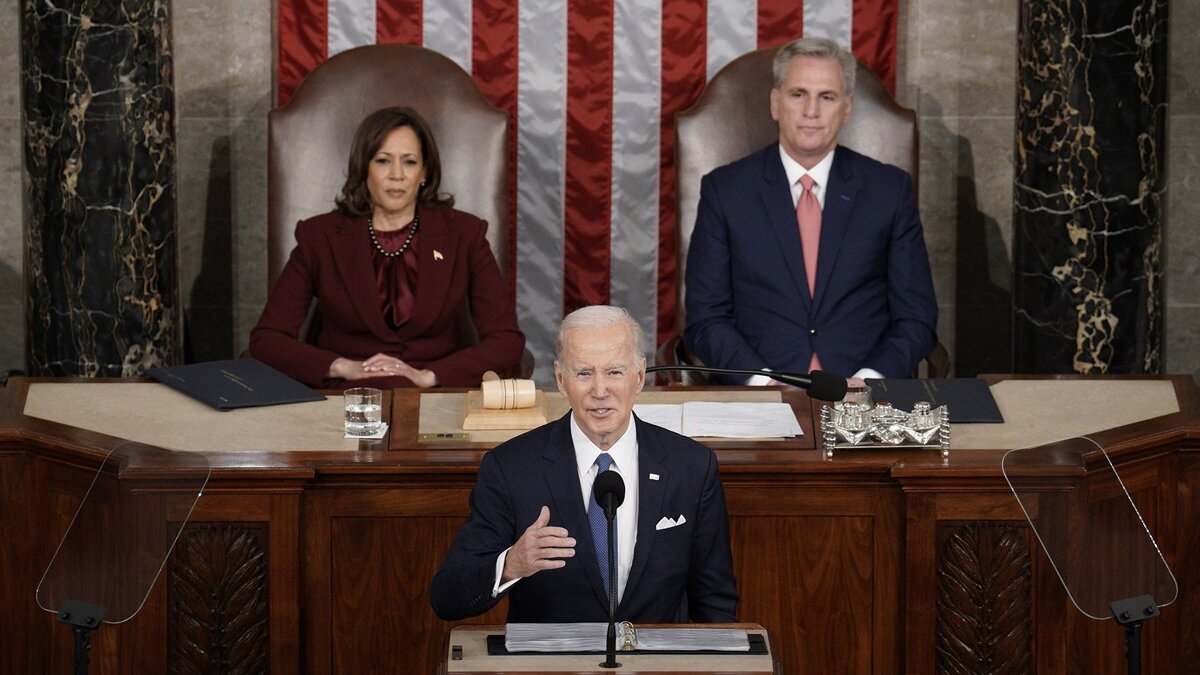    Президент США Джо Байден выступает с ежегодным посланием© РИА Новости . Стрингер