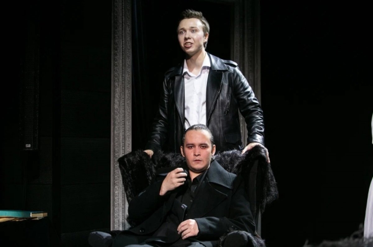    Онегин. "До" (Евгений Горшков) и "После" (Расиль Янибаев)