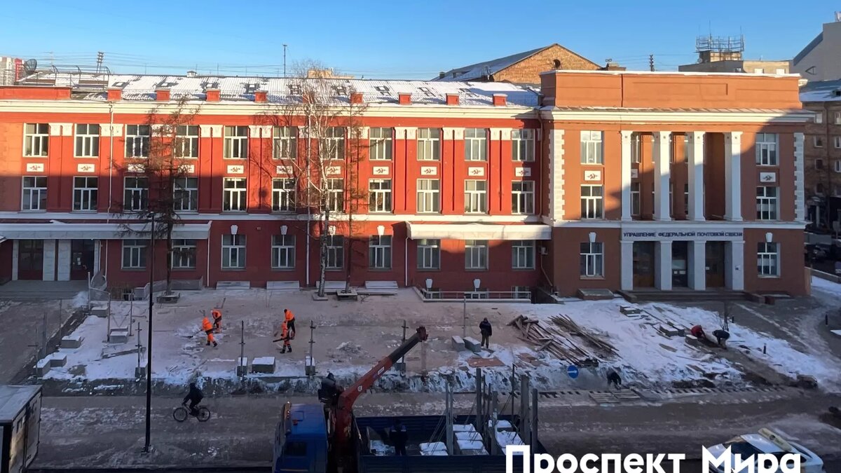     В Красноярске на Мира вокруг места, где было здание кафе «Кантри», снова убрали забор. Будут ставить другое ограждение