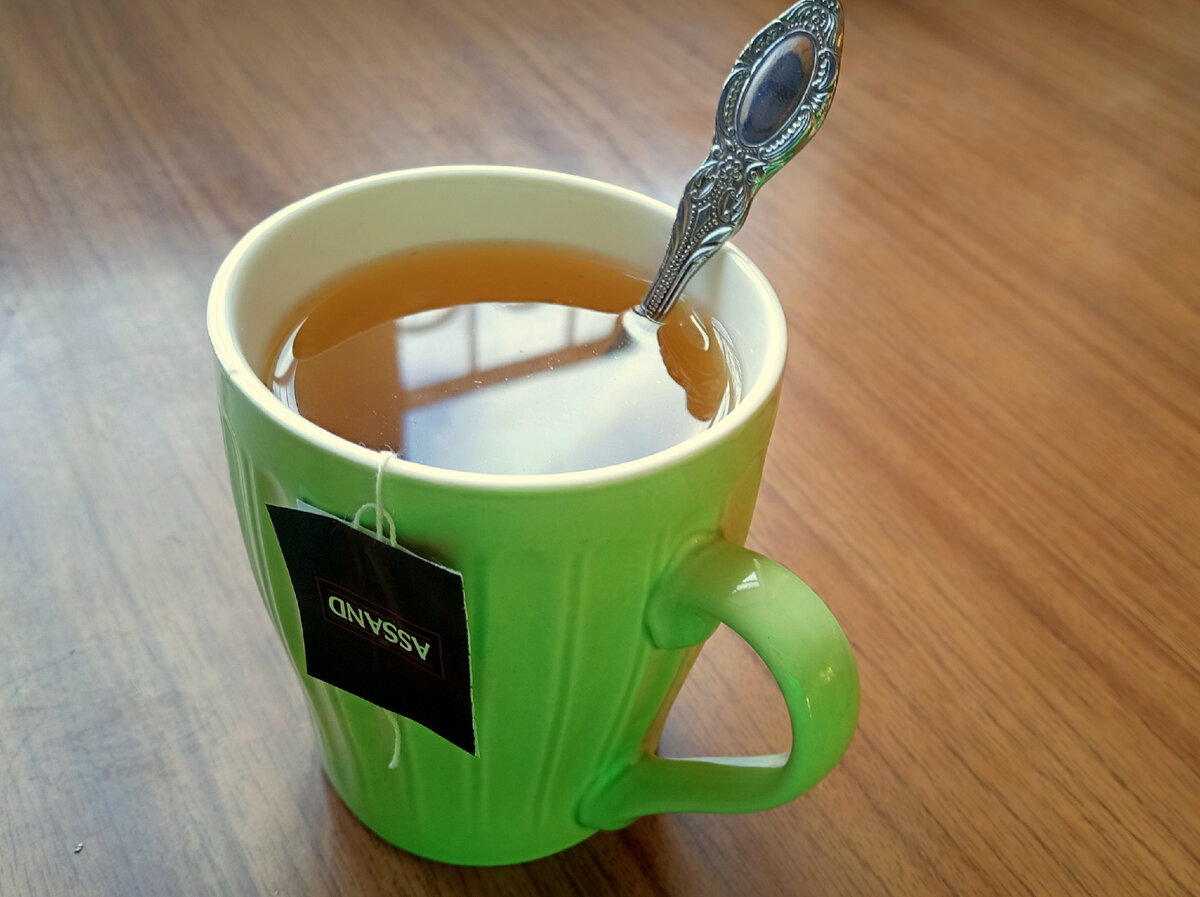 Сегодня на работе балую себя вкусным зелёным чаем с мелиссой (Я это заслужила! И вы заслужили) - фото автора 