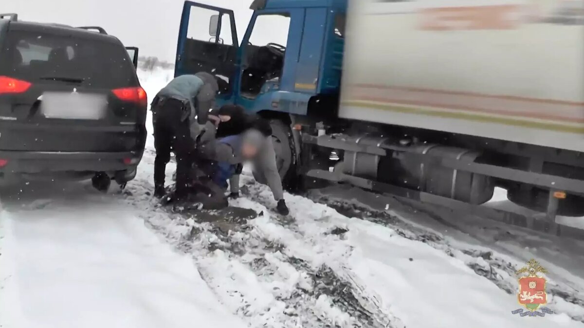     В Хакасии двое мужчин 35 и 36 лет похищали дизельное топливо с угольного разреза в Алтайском районе.