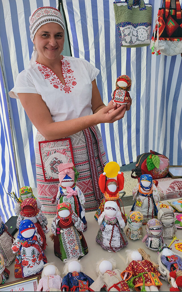    Изготовление кукол – один из наиболее популярных народных промыслов. Фото: Комитет по делам национальностей и казачества Волгоградской области