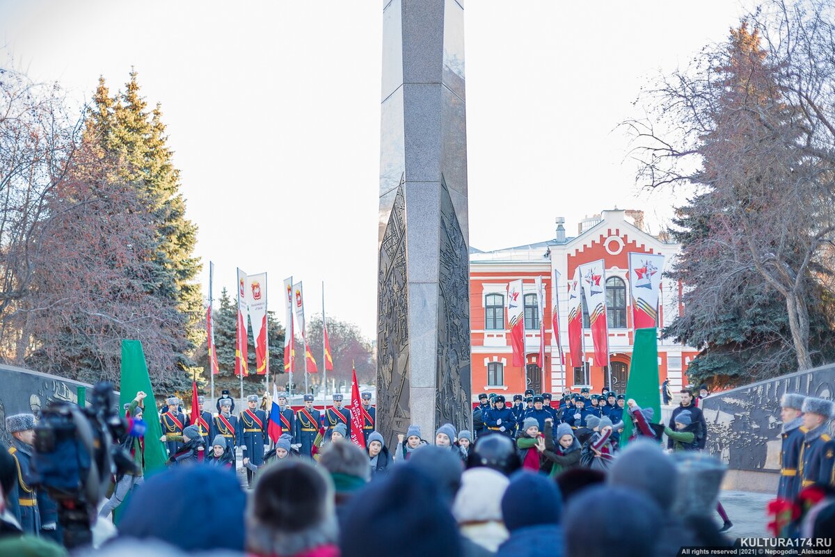 Челябинск получить. Открытие стелы город трудовой доблести в Челябинске. Стелла трудовой доблести Челябинск. Город трудовой доблести Челябинск памятная Стелла. Челябинск город трудовой славы.