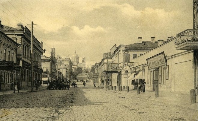 Фото: предоставлено realnoevremya.ru пресс-службой НБ РТ. Нынешняя улица Астрономическая в начале XX века 