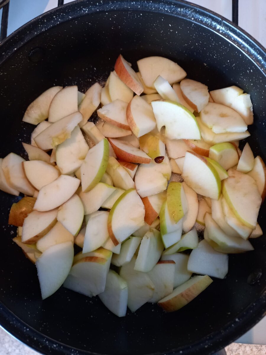 Кусочки яблок