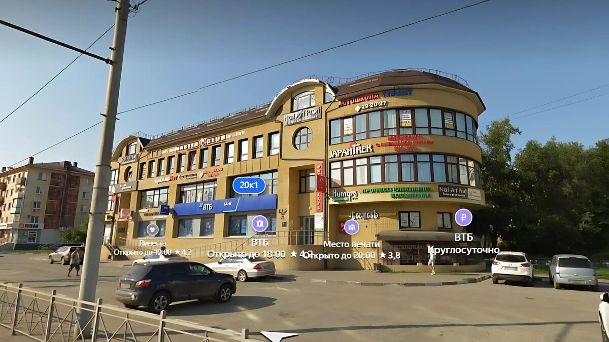     Площадь помещения составляет 462 квадратных метра. Причины его продажи не указаны.