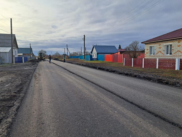    Губернатор Шумков рассказал о ремонте дорог в селе, которые планировались только в 2024 году
