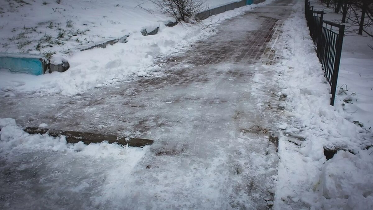 В Новосибирске УК подаст в суд на женщину с ребенком, упавшую из-за  гололеда | Atas.info | Дзен