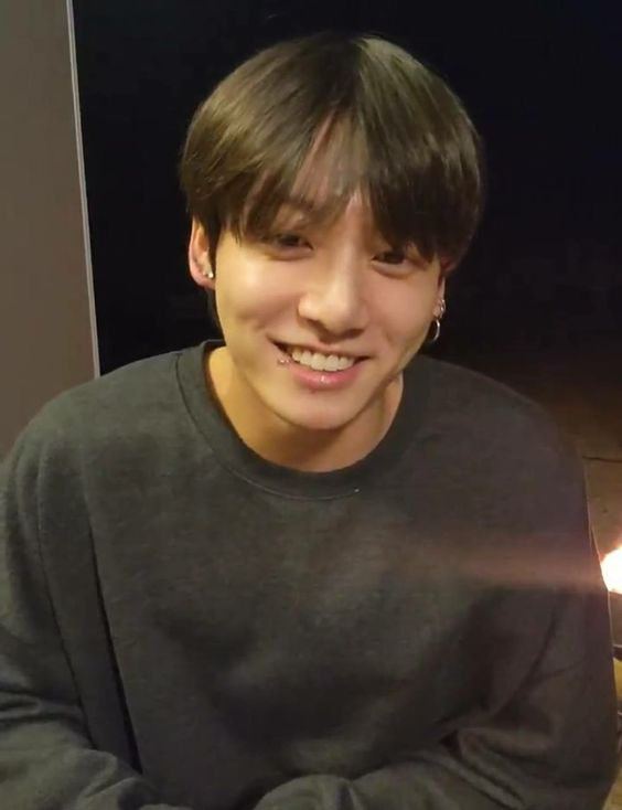 Чонгук застенчивый>>