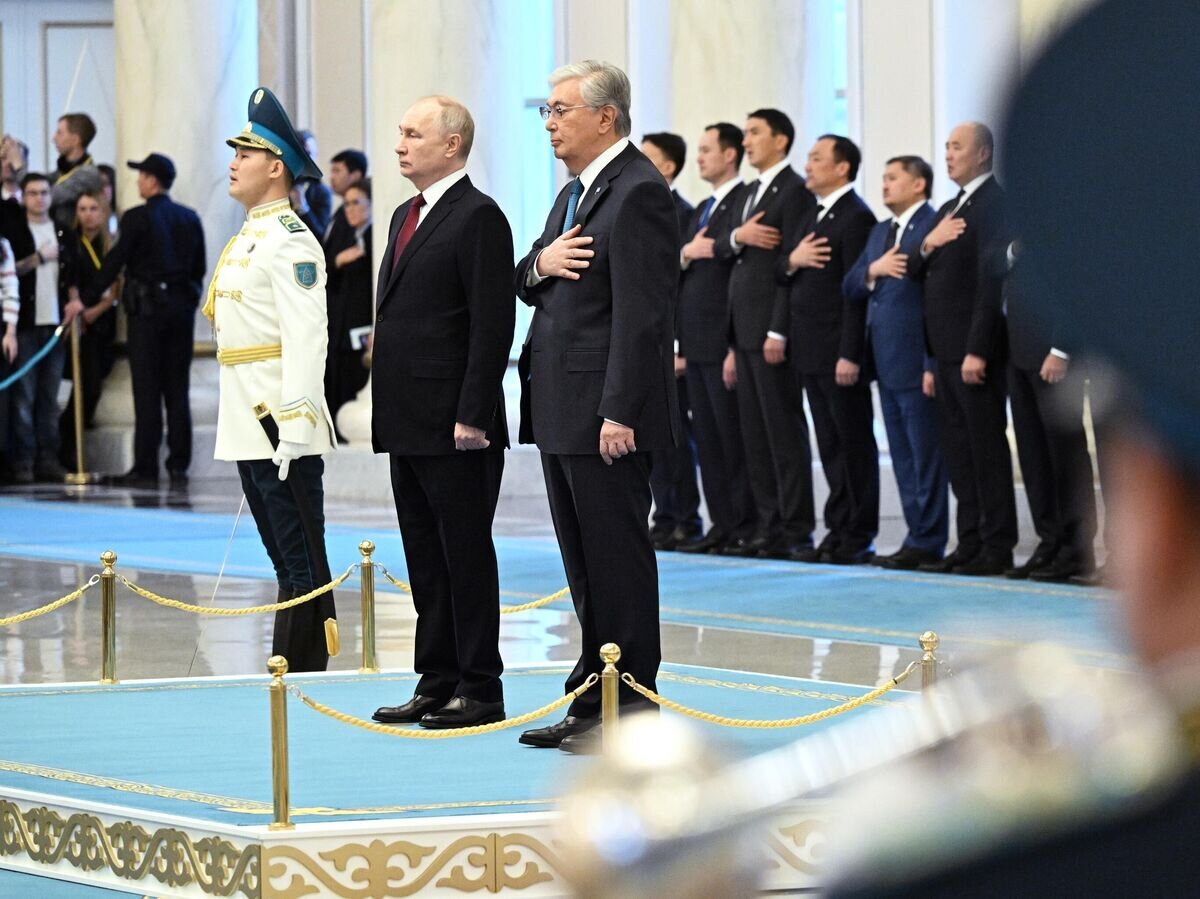    Президент РФ Владимир Путин и президент Республики Казахстан Касым-Жомарт Токаев во время встречи в резиденции президента Казахстана "Акорда" в Астане© РИА Новости / Павел Бедняков