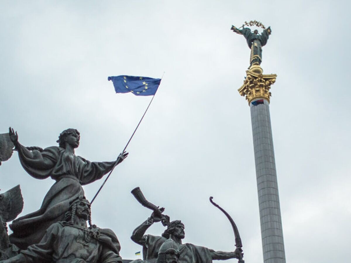    Флаг ЕС на площади Независимости в Киеве© РИА Новости / Андрей Стенин