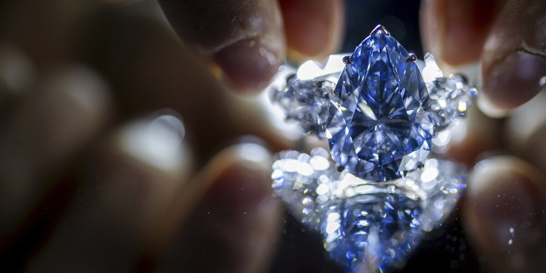 Как выглядит один из самых дорогих голубых бриллиантов за всю историю аукционных торгов