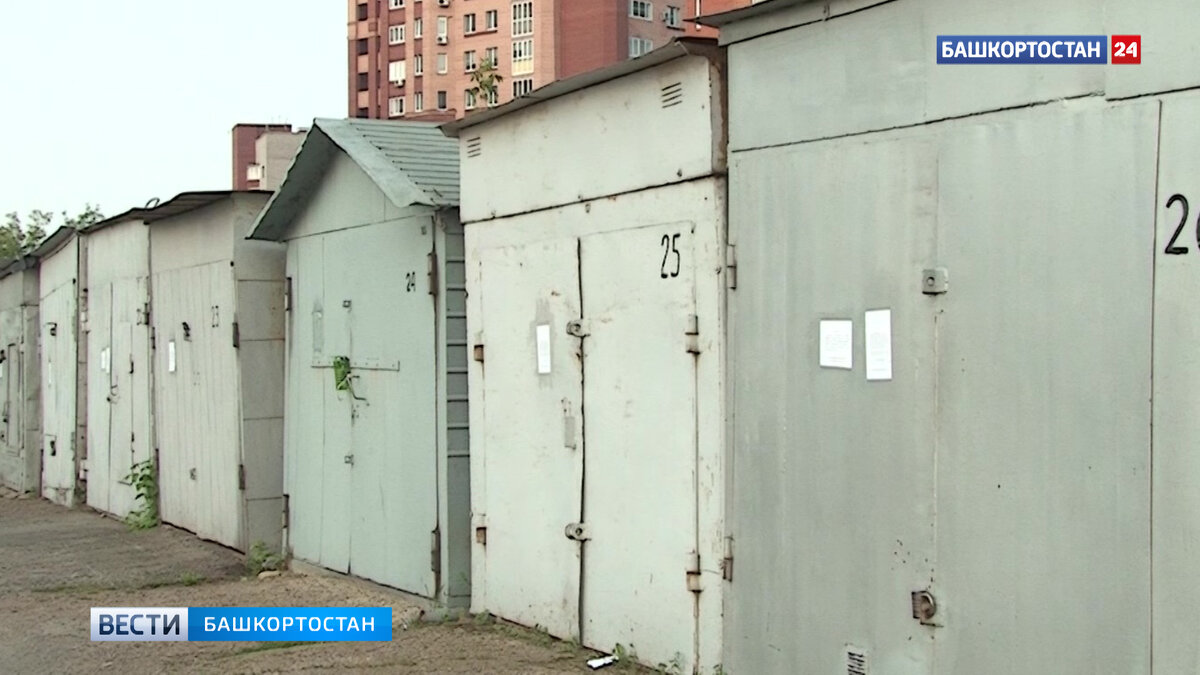    В Уфе молодые парень с девушкой задохнулись в заведенной машине в гараже