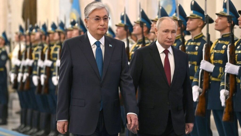     Касым-Жомарт Токаев и Владимир Путин. Источник: t.me/aqorda_resmi Автор фото: Пресс-служба Президента Республики Казахстан