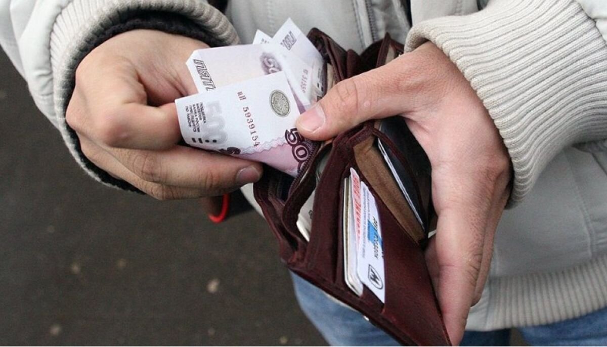 Но никак не "выросла на 7,5%", как сказала Голикова. Россияне рассказали, как изменилась их зарплата за последний год