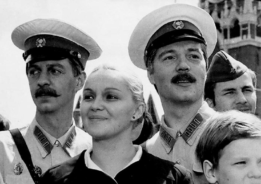 Кадр из фильма "Рожденная революцией". Фотография из открытых источников