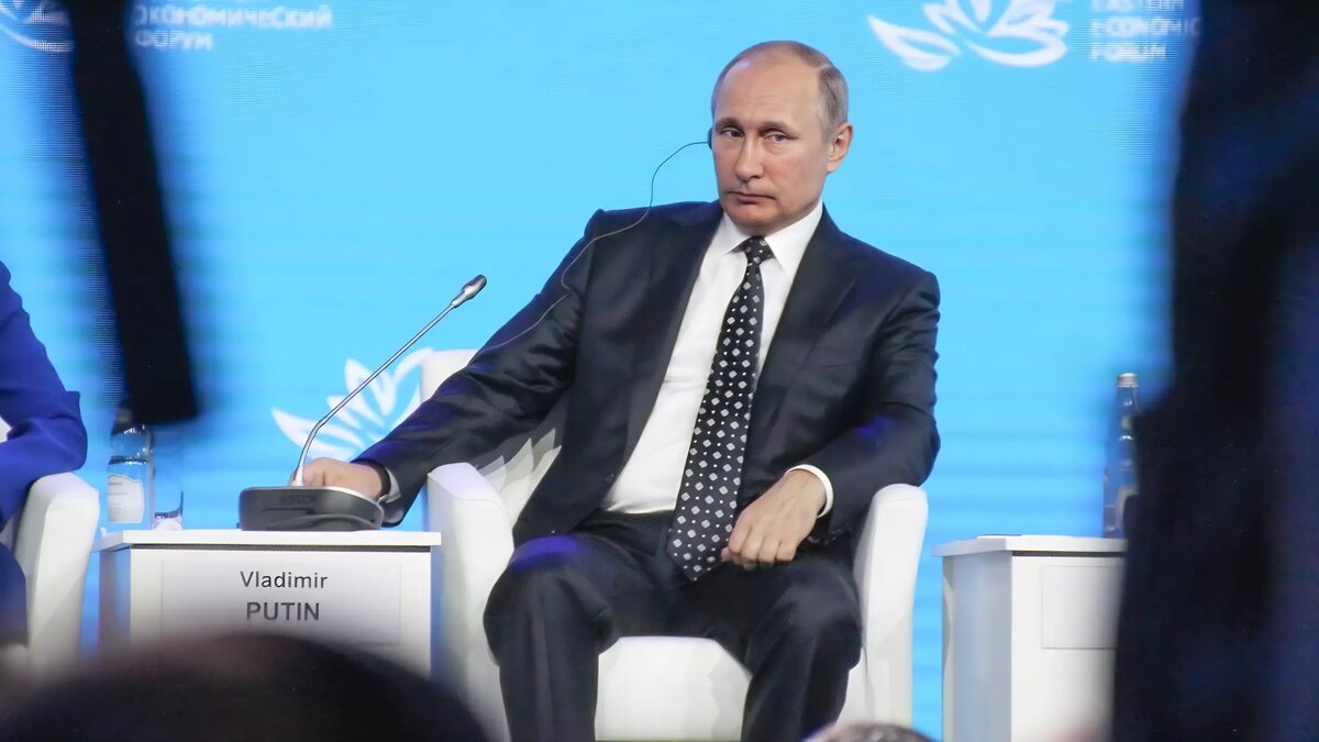     Высокопоставленному силовику Ставрополья, замначальника ГУ МВД по региону Владимиру Кравченко, президент Путин присвоил звание генерала, — говорится на сайте правовой информации
