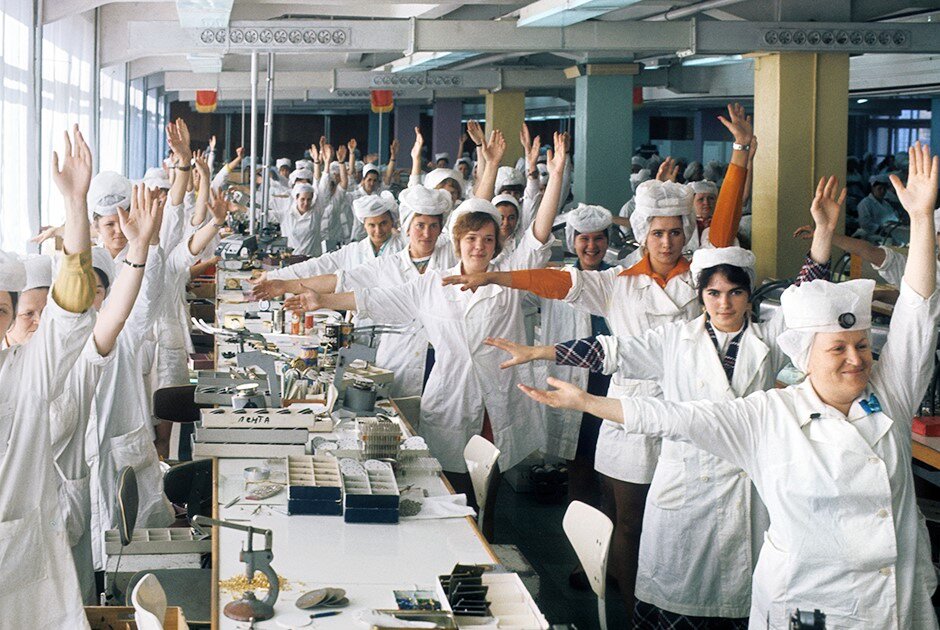 Сегодня в Р.Ф. катастрофа с демографией.Деревни села,опустели,исчезают.в городах,в квартирах,рост населения не возможен.Возможны только эпидемии,голод.Аборты,население сокращается,темпами более миллиона в год.Проектов переселения населения в деревни нет.Горожане быстро деградируют толстеют.Религии не работают.Церкви пустеют.Работающей Физ.культуры нет.Сидячий,лежащий образ жизни,А главное,мировой проект утилизации,сокращения населения.Предложения спасения много лет предлагал.Г Стерлигов но мало кто его услышал.https://youtu.be/X8ETYkMP6GM?si=orwg5L0bGVI1Weqz.https://youtube.com/shorts/FjWJ9Tn-wts?si=QoDPNgvX61vj0ddx.