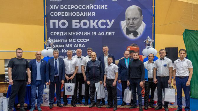    Сильнейшие боксёры России встретились на ринге в Излучинске