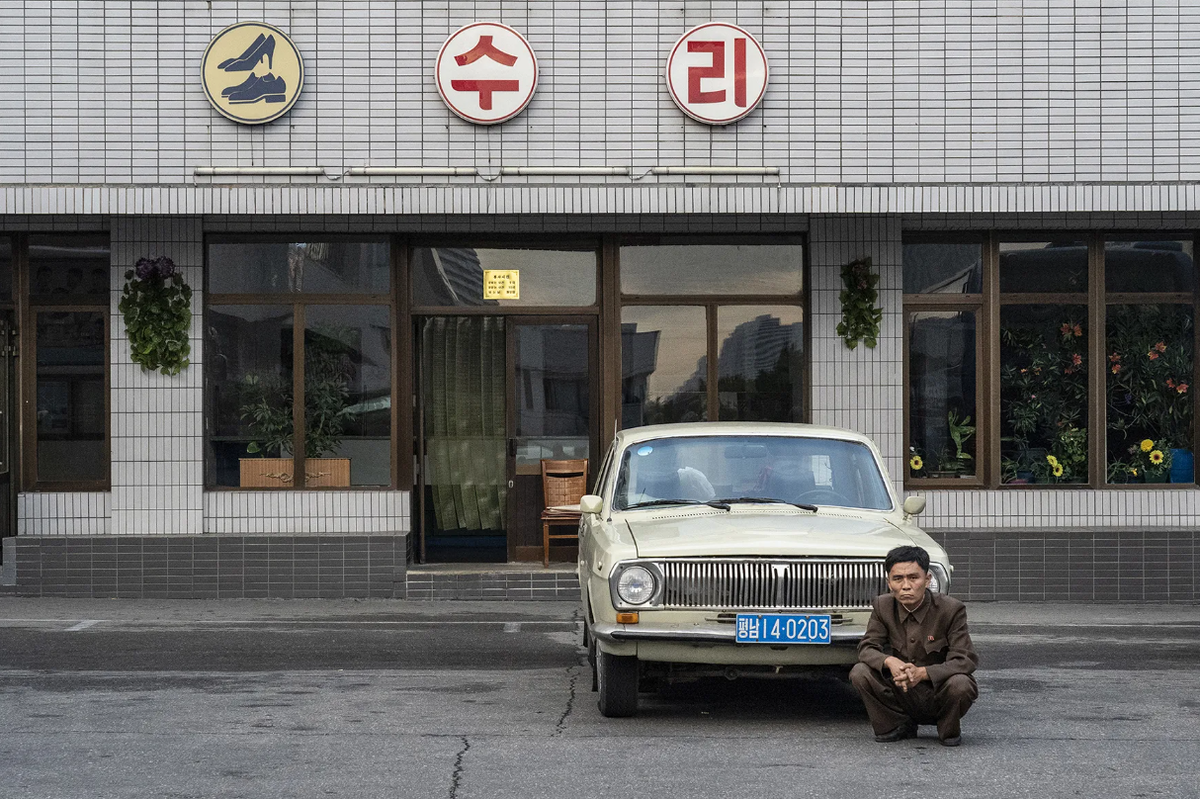 Запрет авто из кореи. Автопром Северной Кореи. Северная Корея Пхеньян машины. Вольво 144 Северная Корея. Северная Корея автопромышленность.