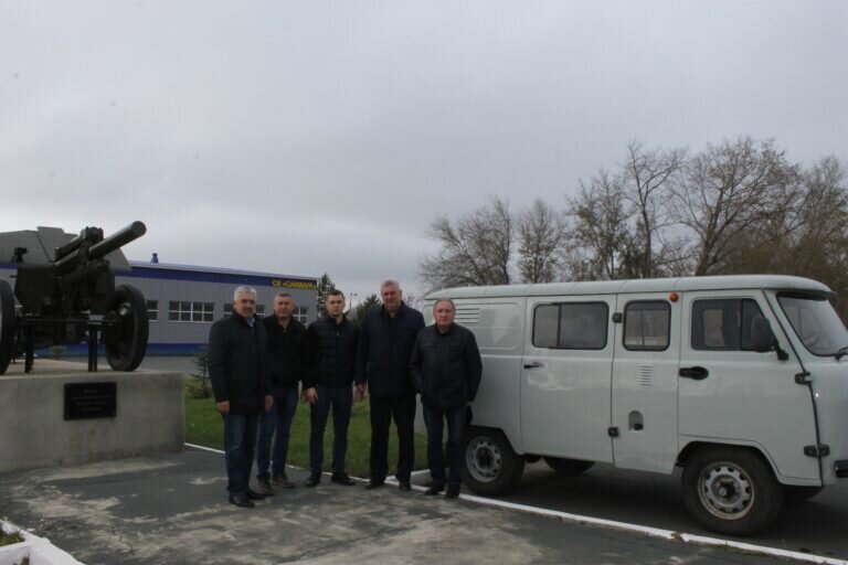    Из Сакмарского района бойцам СВО на передовую отправили автомобиль «УАЗ» Кристина Просвиркина