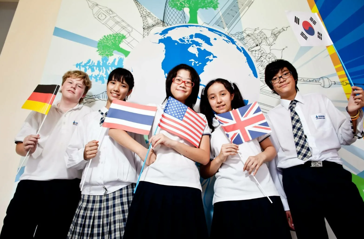 Студенты США. Студенты из разных стран. Учеба по обмену. Школьники в Америке. Иностранные школы в россии
