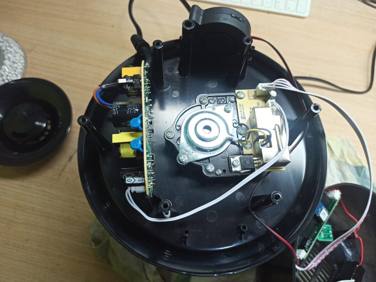 Вид под корпусом