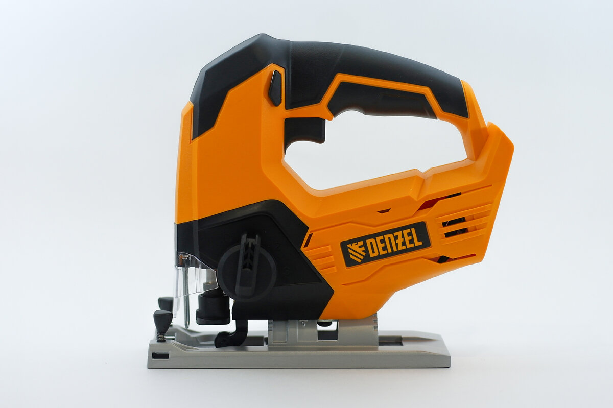 Сегодня мы поговорим об очень полезном инструменте домашнего мастера – аккумуляторном лобзике Denzel CJ-80-0. Он позволяет выполнять продольные, криволинейные и прямые распилы без привязки к розетке.-5