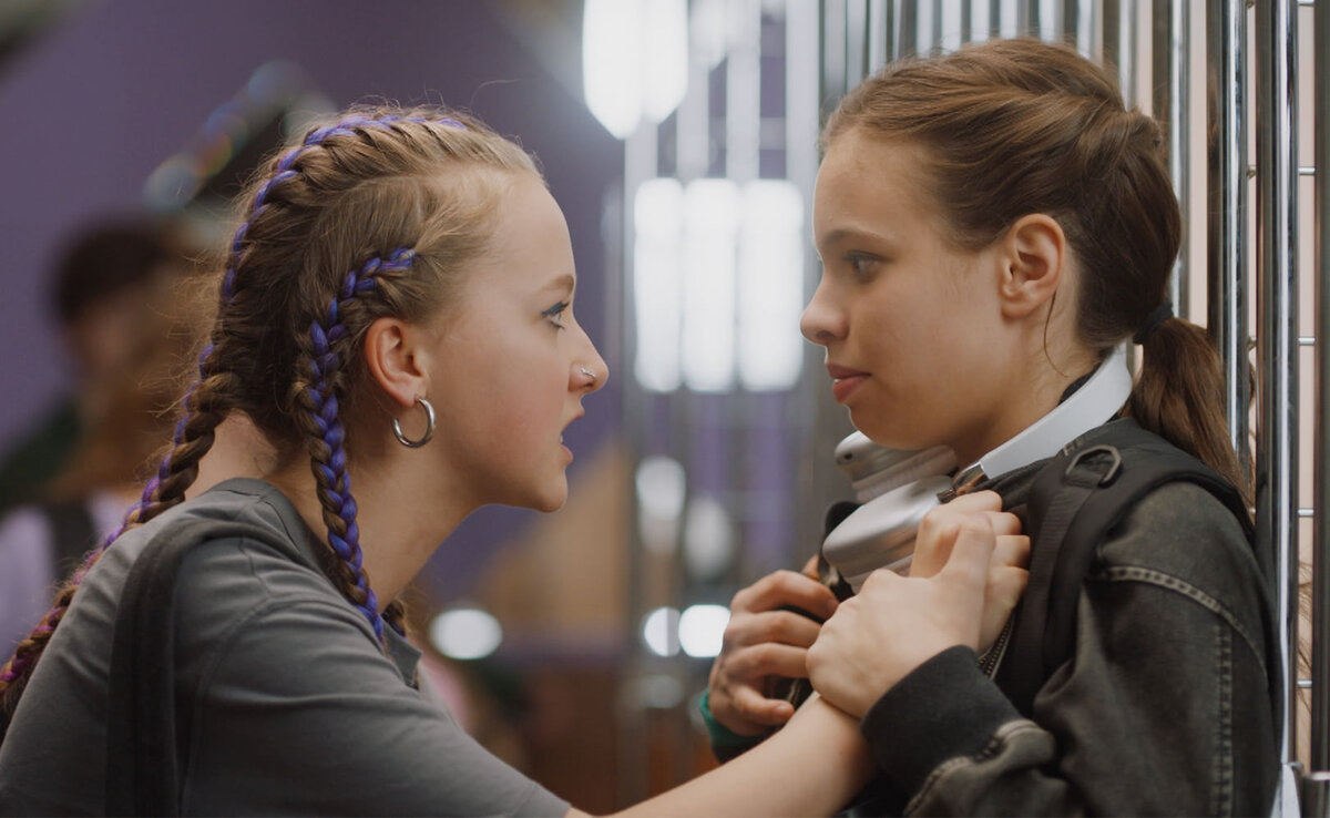 Диана Енакаева и Ника Жукова. Кадр из сериала "Плакса".