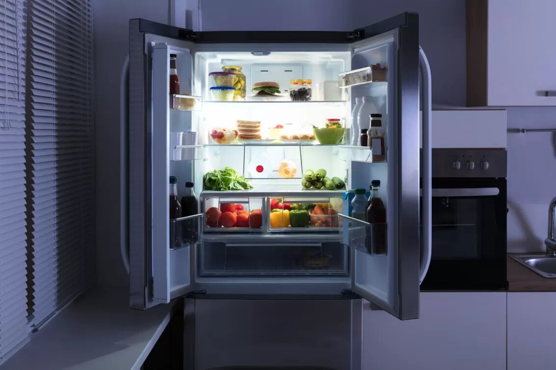 Холодильник — незаменимая бытовая техника, которая есть в любом доме. Однако со временем можно столкнуться с появлением неприятного запаха.-2