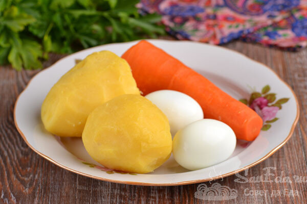 Мне очень нравится салат Оливье за знакомый вкус с детства, простоту в приготовлении и отличное сочетание продуктов. Есть разные варианты приготовления салата, покажу свой любимый вариант.-2