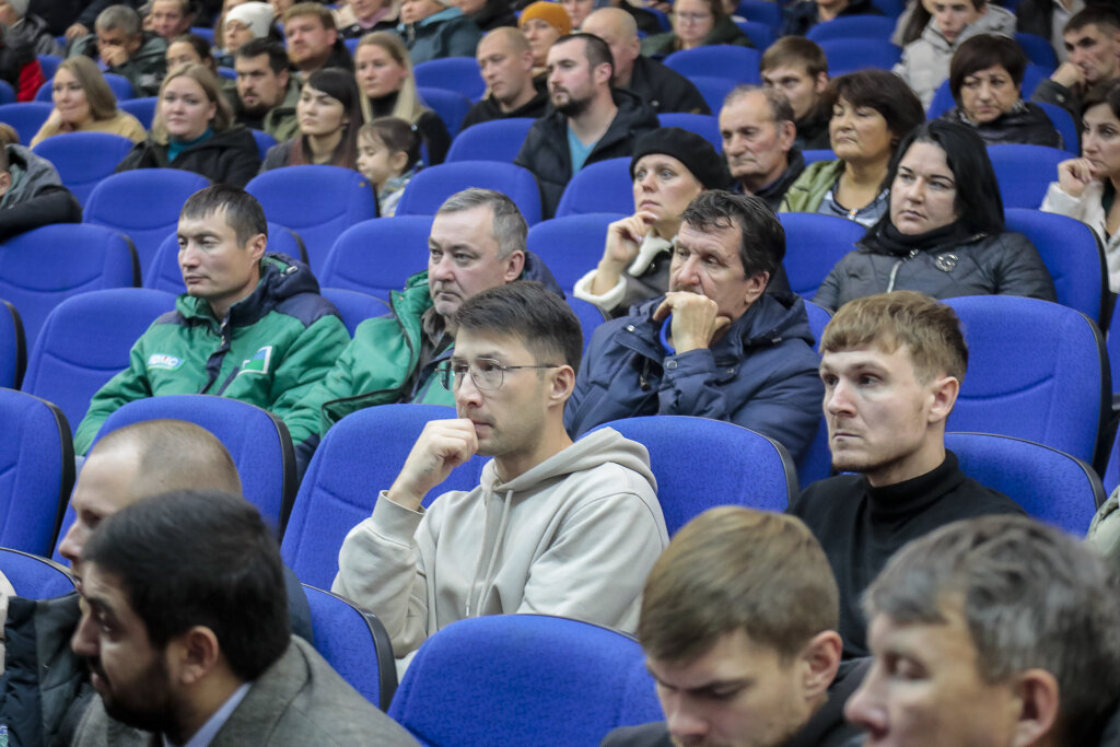    В Югре планируют создать образовательный курс по предпринимательству для участников СВО