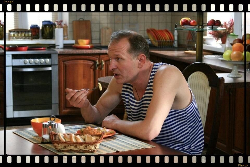 Кадр из сериала "Сваты"