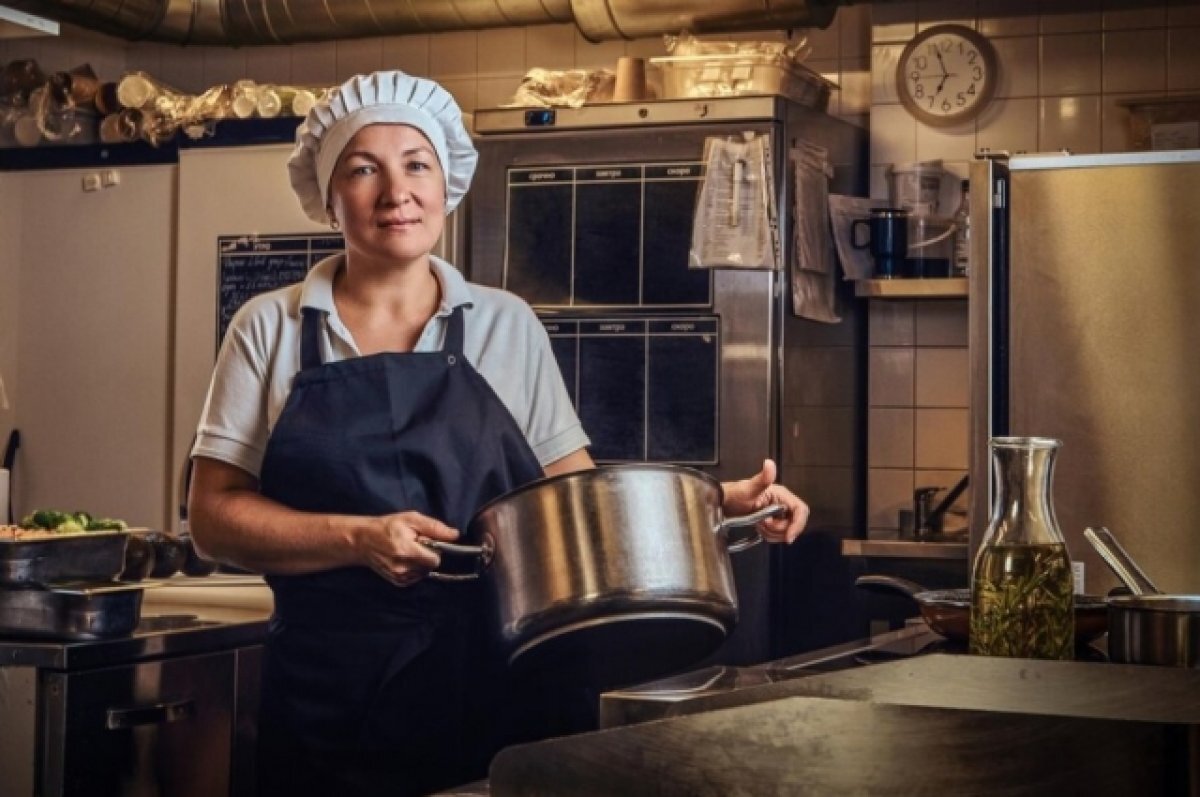    В УлГУ открыты вакансии повара и кухонного работника