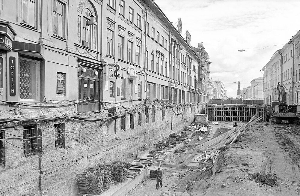 Реконструкция улицы Баумана и попытка создать подземную торговую галерею. 