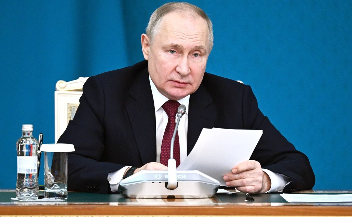 Фото: Павел Бедняков / РИА «Новости» / с сайта Кремля (http://static.kremlin.ru/media/events/photos/big2x/7XnUEIJC4BOkyA3WgYiEEVxqleHpqd1z.jpg)